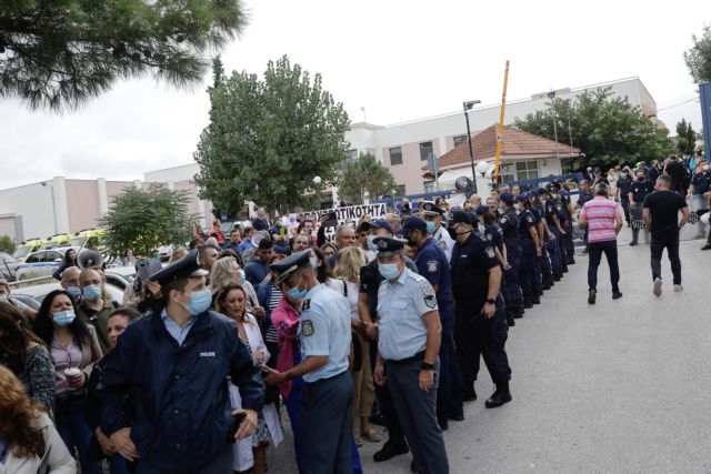 Κορωνοϊός – Σφίγγει ο κλοιός για τους αρνητές –  Έρευνα και για τη «βιομηχανία» εξαπάτησης αντιεμβολιαστών