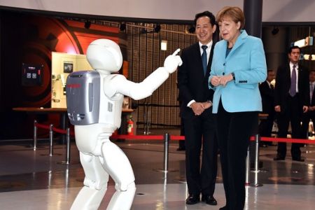 Άνγκελα Μέρκελ – Οι αστείες και αμήχανες στιγμές της μέσα από στιγμιότυπα