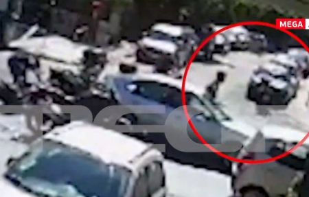 Αποκλειστικό MEGA – Καρέ – καρέ η σύλληψη του δραπέτη πού λήστεψε την τράπεζα στη Μητροπόλεως