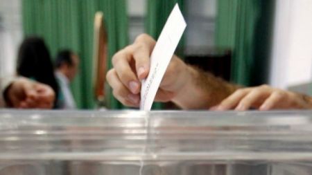 Δημοσκόπηση: Ένας στους πέντε ψηφοφόρους του ΣΥΡΙΖΑ «φλερτάρει» με το ΚΙΝΑΛ