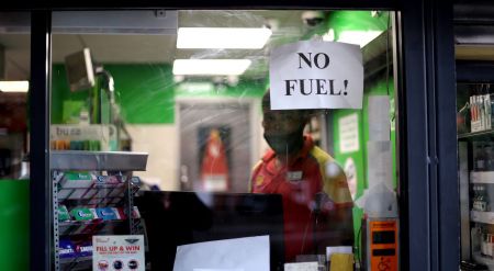 Βρετανία: Πανικός στα πρατήρια για λίγη βενζίνη