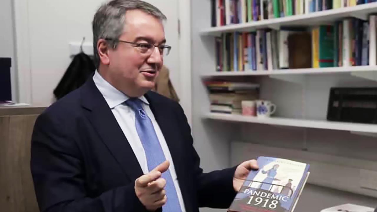 Μόσιαλος – Κάποιοι «παραμυθιάζουν» τους πολίτες ότι τα μονοκλωνικά αντισώματα αποτελούν άμεση λύση