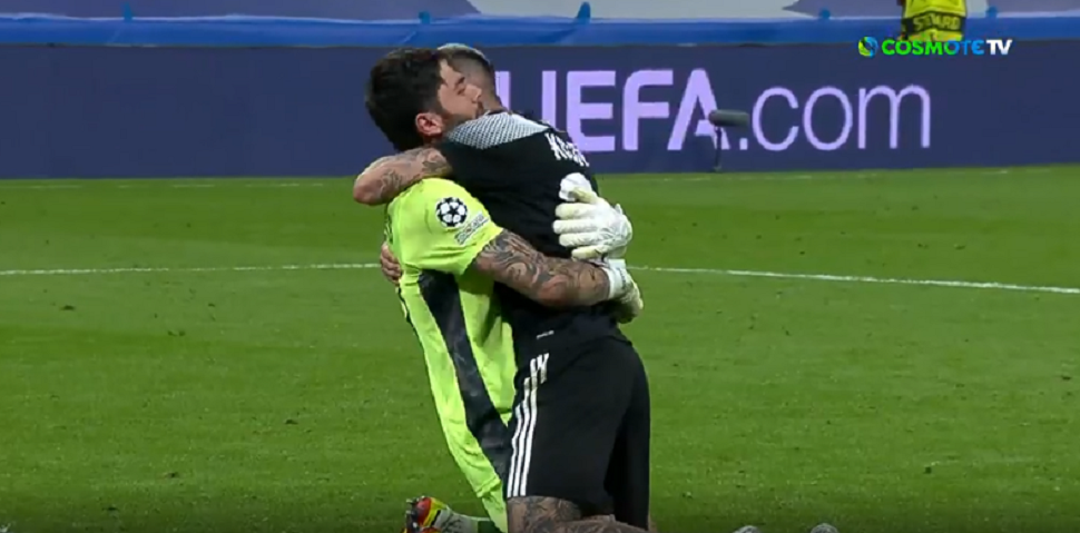 Η ιστορική αγκαλιά Αθανασιάδη – Κολοβού μετά τη μυθική νίκη της Σέριφ μέσα στο «Μπερναμπέου»