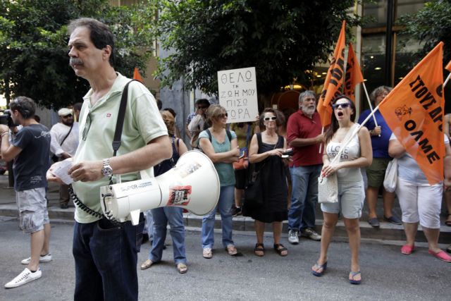 Στα «δικαστήρια» στέλνει τις εκπαιδευτικές Ομοσπονδίες της χώρας το υπουργείο Παιδείας για την αξιολόγηση