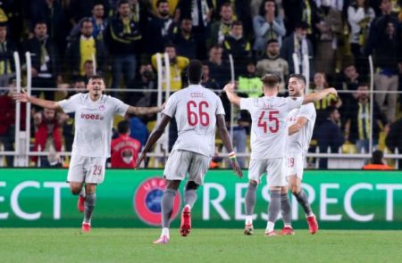 Ονειρικός Ολυμπιακός στην Πόλη 3-0 τη Φενέρμπαχτσε