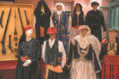 Η νησιωτική Ελλάδα δείχνει τον δρόμο