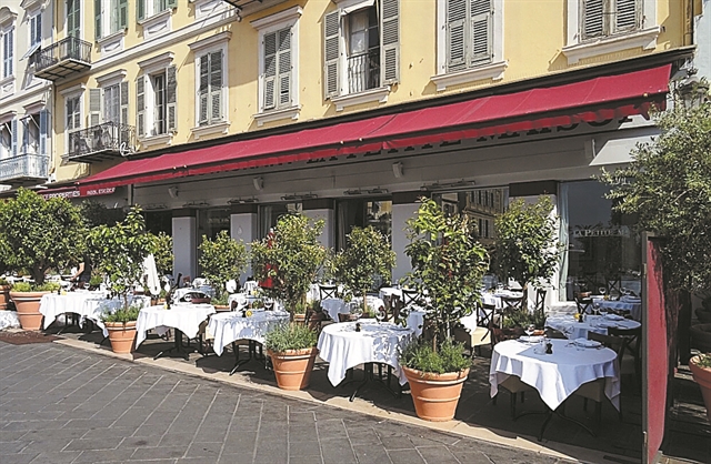 Είναι κανείς εδώ;