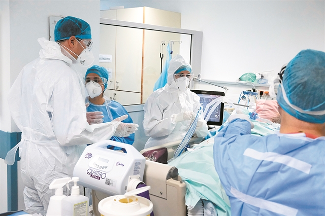 Νέος εφιάλτης στις ΜΕΘο μύκητας Candida Auris