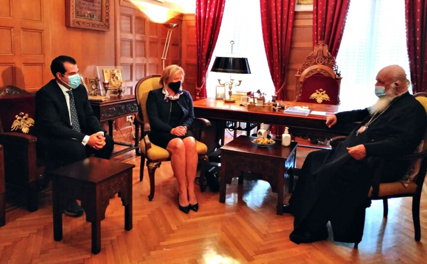 Archbishop, health minister discuss cooperation on COVID-19 epidemic, vaccination