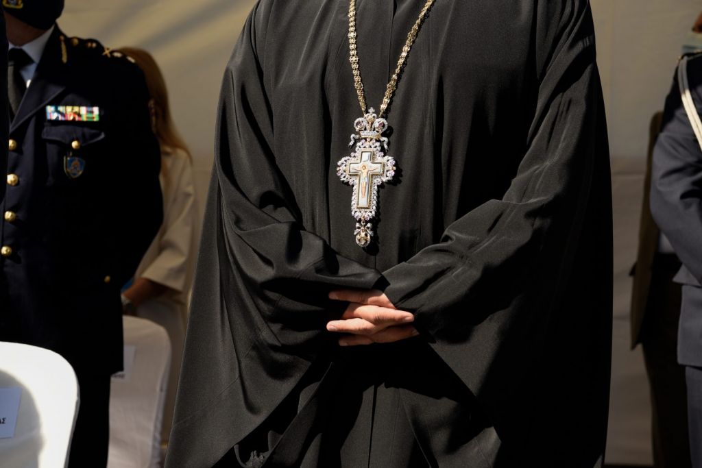 Ανεμβολίαστο το 60 με 70% των ιερέων και έως το 90% των μοναχών – Σοκάρουν τα στοιχεία Τζανάκη