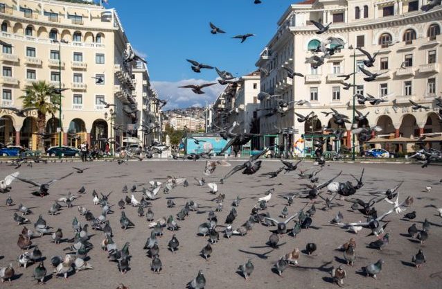 Κορωνοϊός – Σε συναγερμό η Βόρεια Ελλάδα – Υπό πίεση οι ΜΕΘ – Τι φοβούνται οι ειδικοί