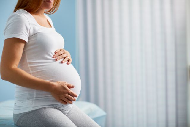 COVID-19: Αύξηση των νοσηλειών στις ανεμβολίαστες εγκύους | tovima.gr