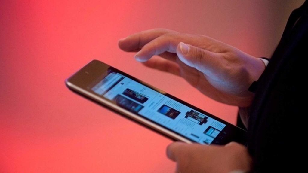 «Κούρεμα» στο τέλος κινητής τηλεφωνίας – Τι μείωση θα δούμε στους λογαριασμούς