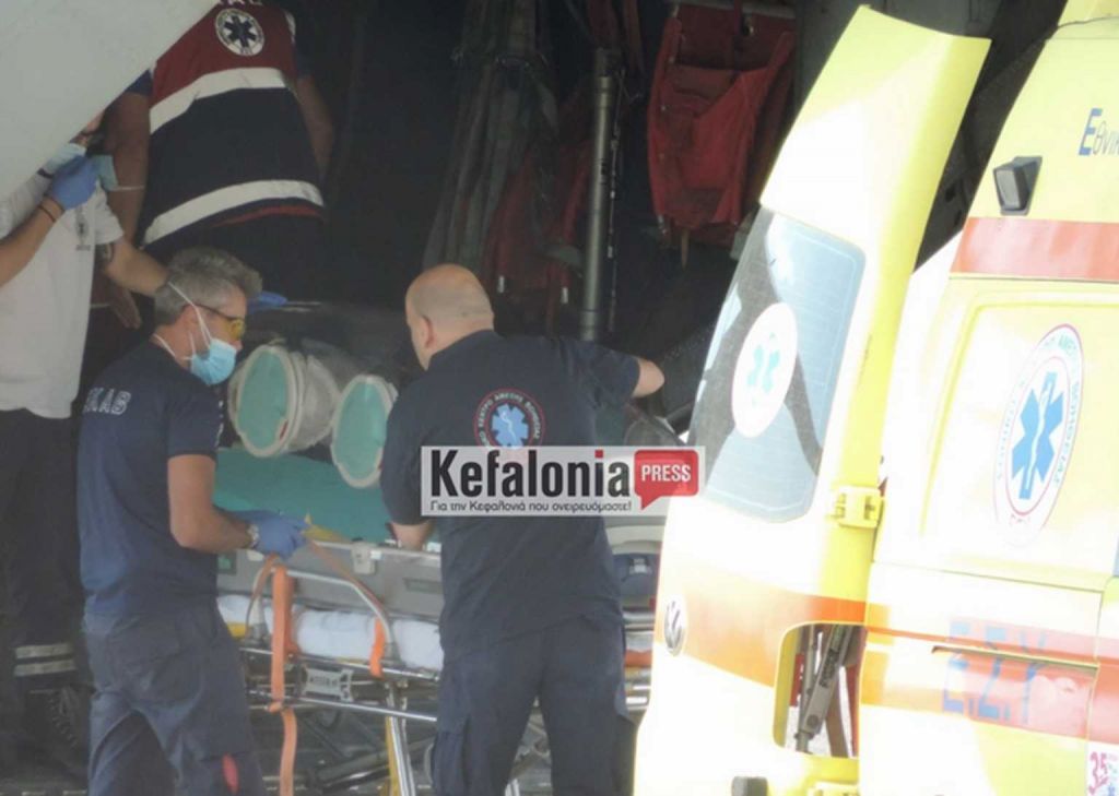 Κεφαλονιά – Αεροδιακομιδή ασθενούς με κορωνοϊό μέσα σε ειδική κάψουλα