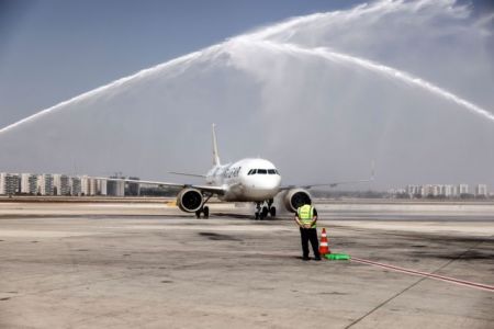 Ισραήλ – Αφιξη της πρώτης πτήσης EgyptAir ύστερα από δεκαετίες