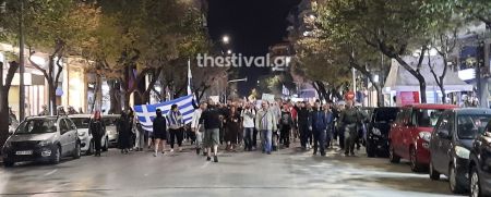 Πορεία αντιεμβολιαστών στο κέντρο της Θεσσαλονίκης