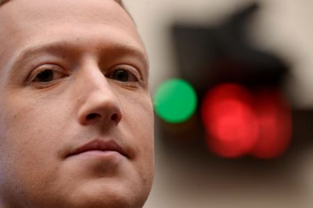 Facebook – Κατρακύλησε η μετοχή στη Wall Street