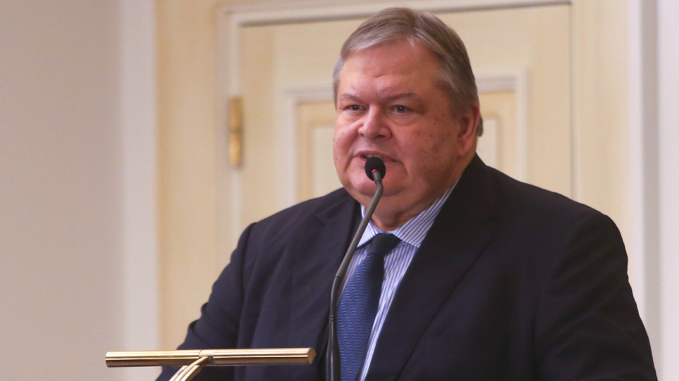 Επίθεση Βενιζέλου: Γιατί έχουμε 300 νεκρούς την εβδομάδα;