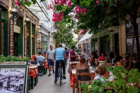 Πλεύρης – Περιμένουμε το επόμενο κύμα – Εξετάζουμε περισσότερες ελευθερίες στους χώρους με εμβολιασμένους