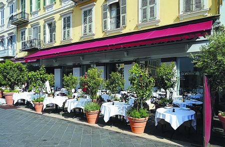 Η λάμψη των κρυστάλλων, το «σύνθημα» στο «Petite Maison»