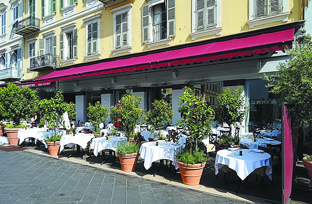 Η λάμψη των κρυστάλλων, το «σύνθημα» στο «Petite Maison»