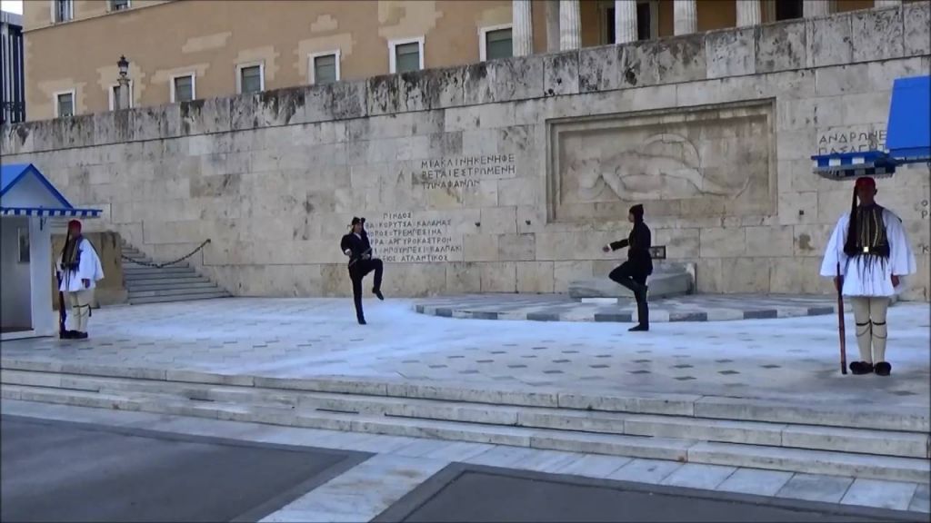 Συναγερμός στη Βουλή – Αγροτικό έφτασε  μέχρι τους εύζωνες