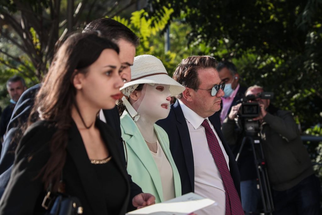 Επίθεση με βιτριόλι – Ένταση στη δίκη – Οι ερωτήσεις στον 40χρονο και η αντίδραση του προέδρου