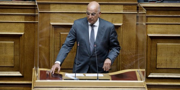 Δένδιας στη Βουλή – Η εθνική ομοψυχία είναι το ίδιο ισχυρό όπλο όπως και οι φρεγάτες