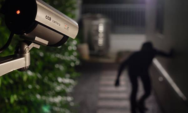 Ηλεία – Ηλικιωμένη πυροβόλησε και τραυμάτισε άνδρα που την λήστεψε