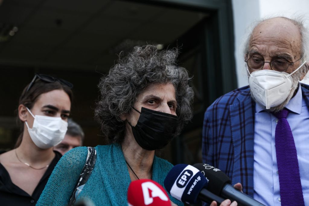 Μαργαρίτα Θεοδωράκη – «Δεν ξέρω αν θα πάω στο μνημόσυνο του πατέρα μου»