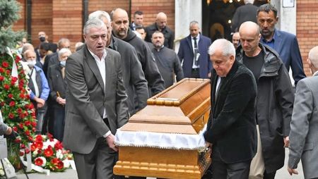 Πάνω απ’ το φέρετρο του Ντούντα