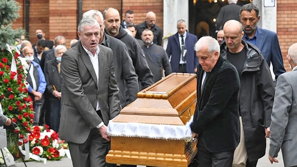 Πάνω απ’ το φέρετρο του Ντούντα