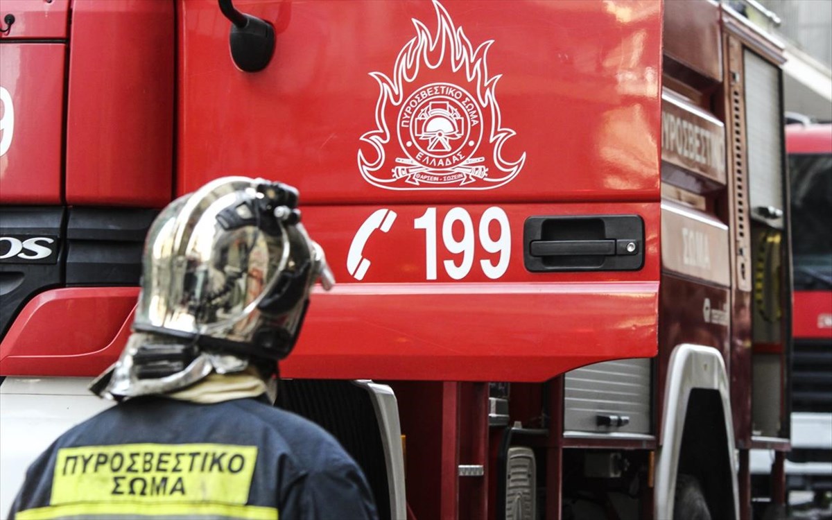 Συναγερμός στην Πυροσβεστική για φωτιά σε υπόγειο στη Σταδίου