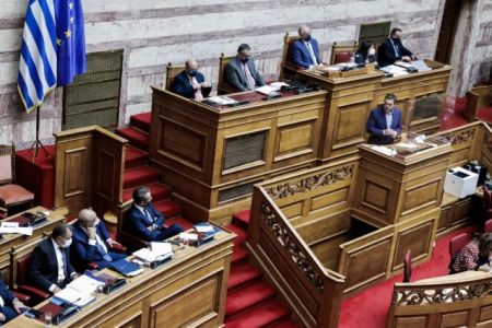 Τι σημαίνει για το αμυντικό δόγμα της χώρας η ελληνογαλλική συμφωνία – Οι αντιδικίες για ΑΟΖ και Σαχέλ – Τι θέλει ν’ αλλάξει ο Τσίπρας
