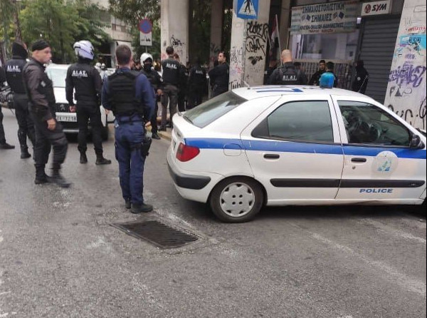 Police shoot at vehicle that rammed police motorcycles in the center of Athens – One injured [Video]