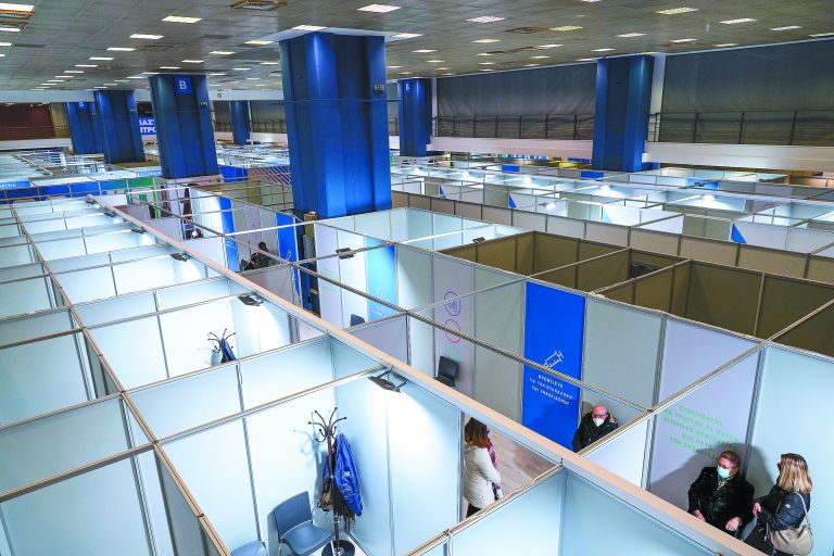 Γκάγκα – Πότε θα έχουμε πέντε φορές λιγότερους θανάτους από κοροναϊό