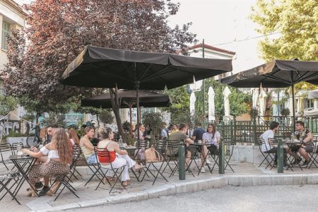 Γιατί «παρελαύνει» ο ιός στη Βόρεια Ελλάδα