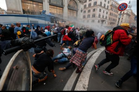 Ρώμη – Επεισόδια με ακροδεξιούς αντιεμβολιαστές