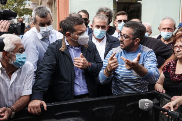Τσίπρας στο Αρκαλοχώρι – Θα δώσουμε μάχη για να μην ερημώσει η περιοχή – Χρειάζεται να σκύψουμε στα προβλήματα των σεισμόπληκτων
