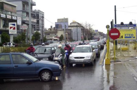 Κακοκαιρία «Μπάλλος» – Έκλεισε τμήμα της Κηφισίας λόγω συσσώρευσης νερού
