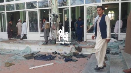 Αφγανιστάν – Νέο λουτρό αίματος με 32 νεκρούς – Εικόνες σοκ μετά την έκρηξη σε τζαμί στην Κανταχάρ