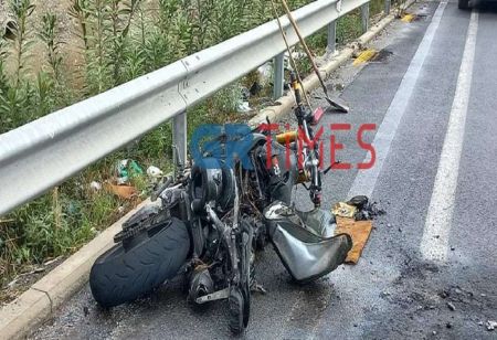 Θεσσαλονίκη – Μηχανή συγκρούστηκε με αυτοκίνητο και πήρε φωτιά – Ένας σοβαρά τραυματίας