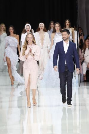 Οι ελληνίδες πελάτισσες και το δραματικό story των Ralph & Russo