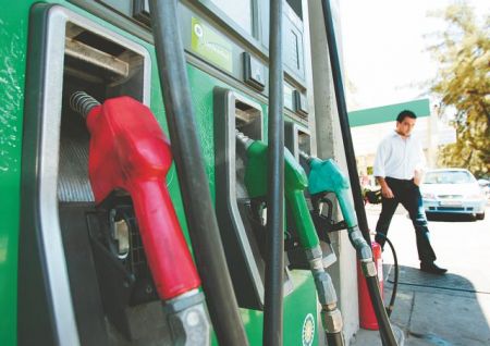 Μείωση του ειδικού φόρου κατανάλωσης στα καύσιμα ζητάει ο Κακλαμάνης