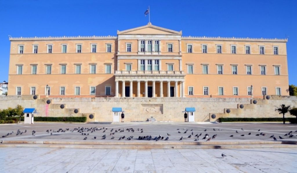 Βουλή – Συναγερμός για το εσωτερικό του κτιρίου –  Εντοπίστηκαν 10 ρηγματώσεις μετά την κακοκαιρία