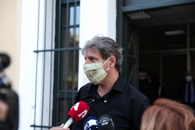 Μίκης Θεοδωράκης – «Ο Κουρής δεν αναφέρεται ως γιος του» – Γιατί έγραψε πέντε διαθήκες