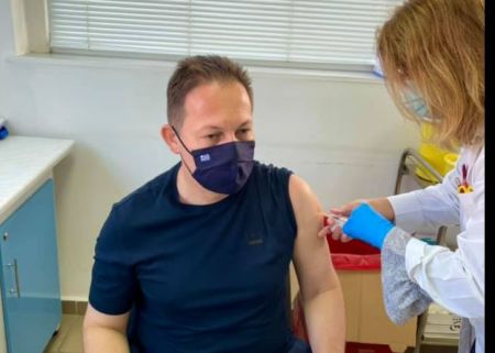 Στέλιος Πέτσας – Εκανε την τρίτη δόση του εμβολίου