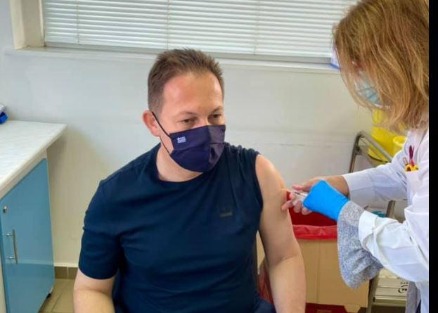 Στέλιος Πέτσας – Εκανε την τρίτη δόση του εμβολίου