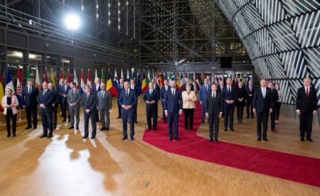 Σύνοδος Κορυφής – Επιχείρηση πειθούς από τους «27» για αύξηση των εμβολιασμών