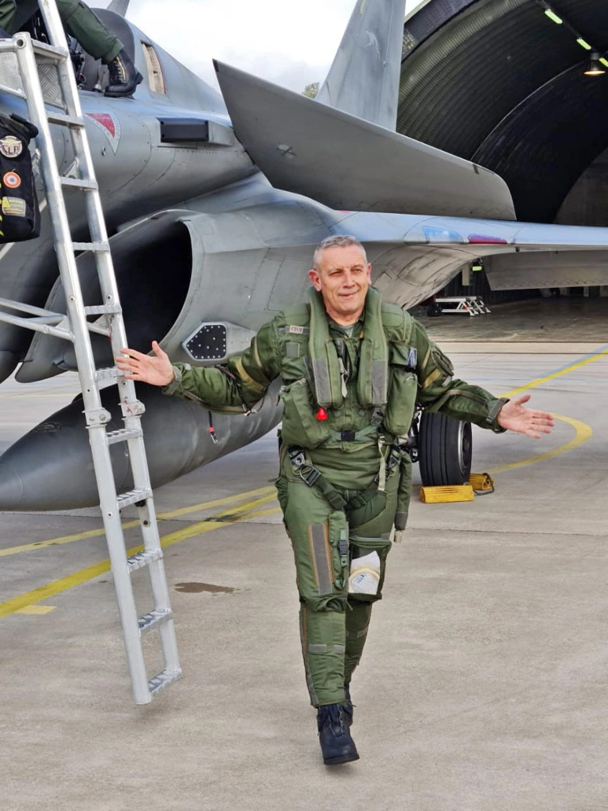 Ο στρατηγός που πέταξε με Rafale